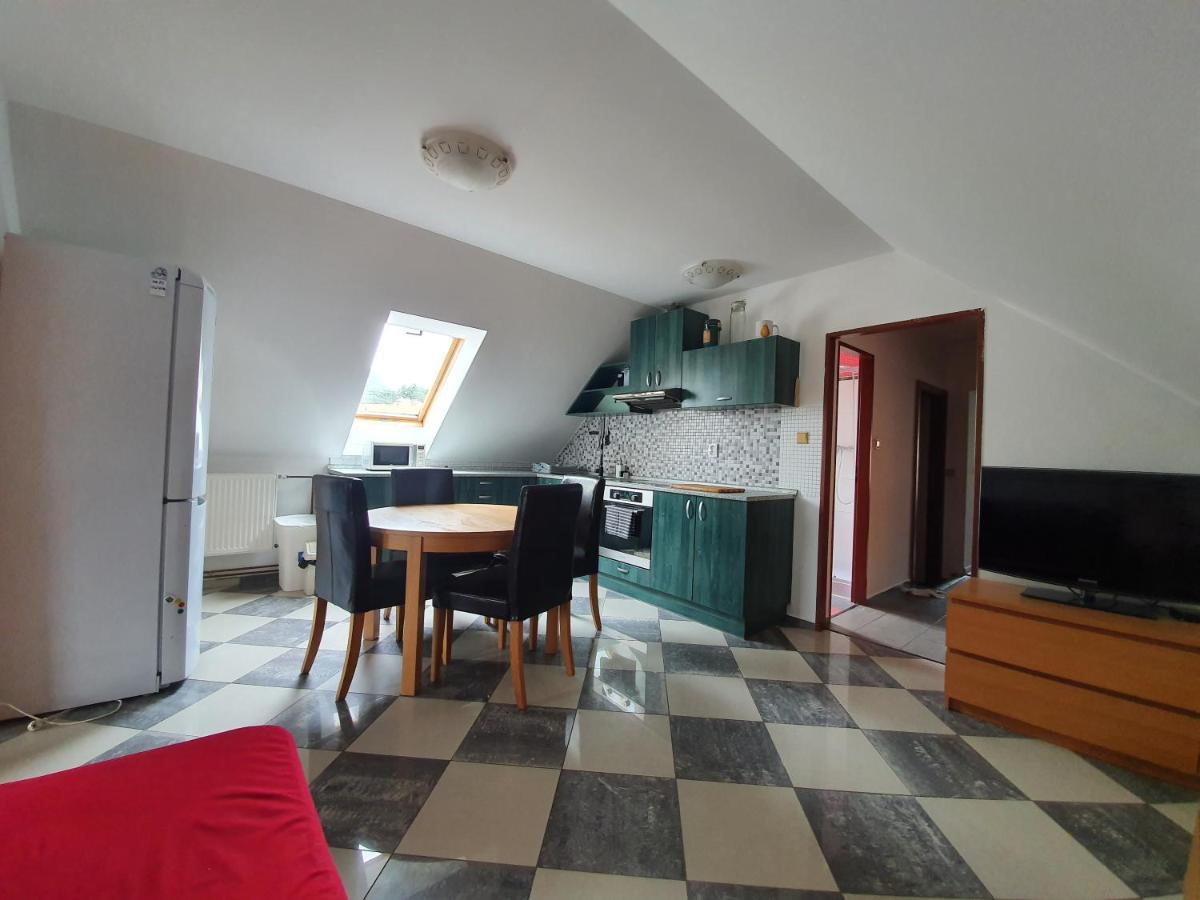 Apartman V Blizkosti Mesta Štětí Exteriér fotografie
