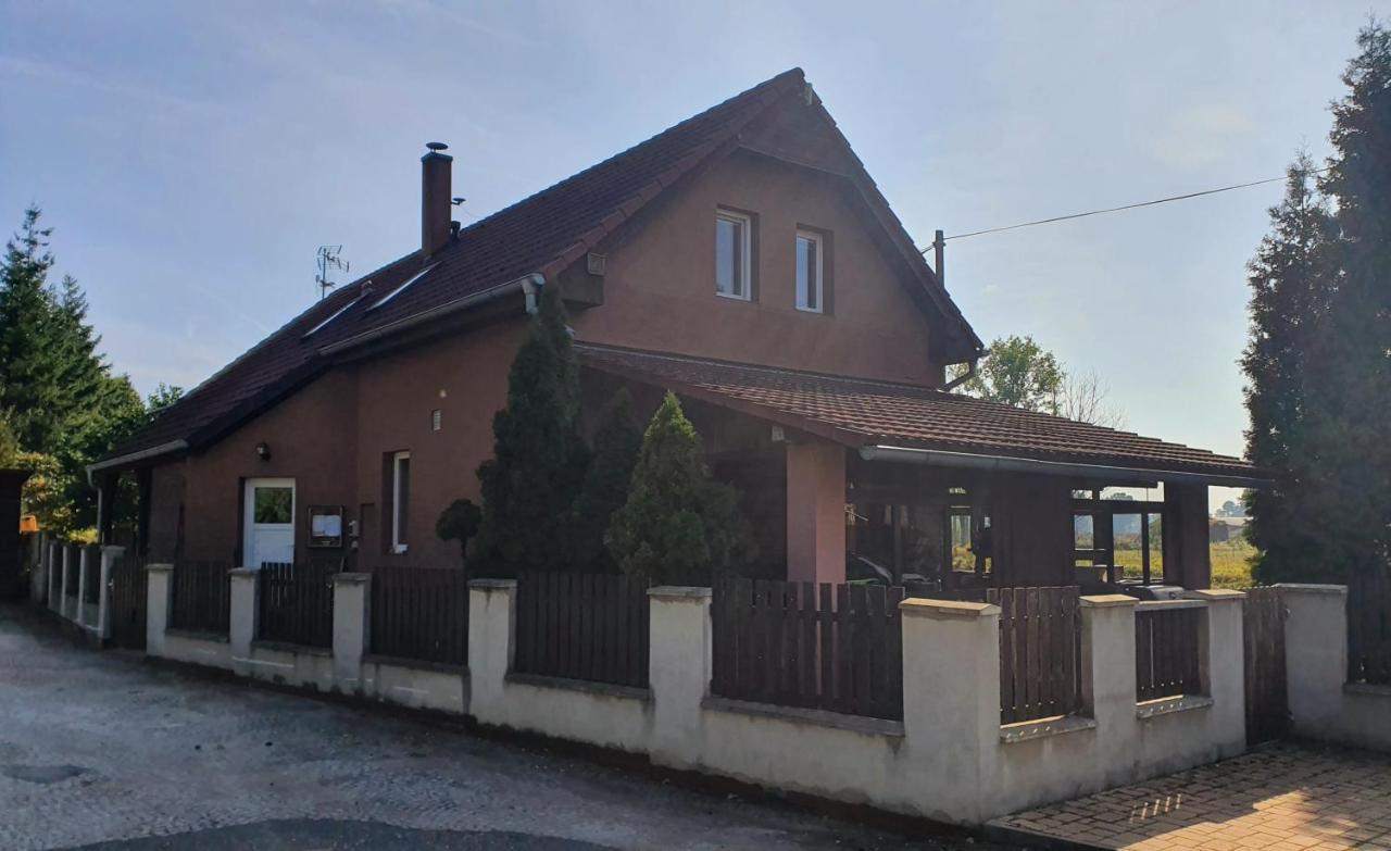 Apartman V Blizkosti Mesta Štětí Exteriér fotografie